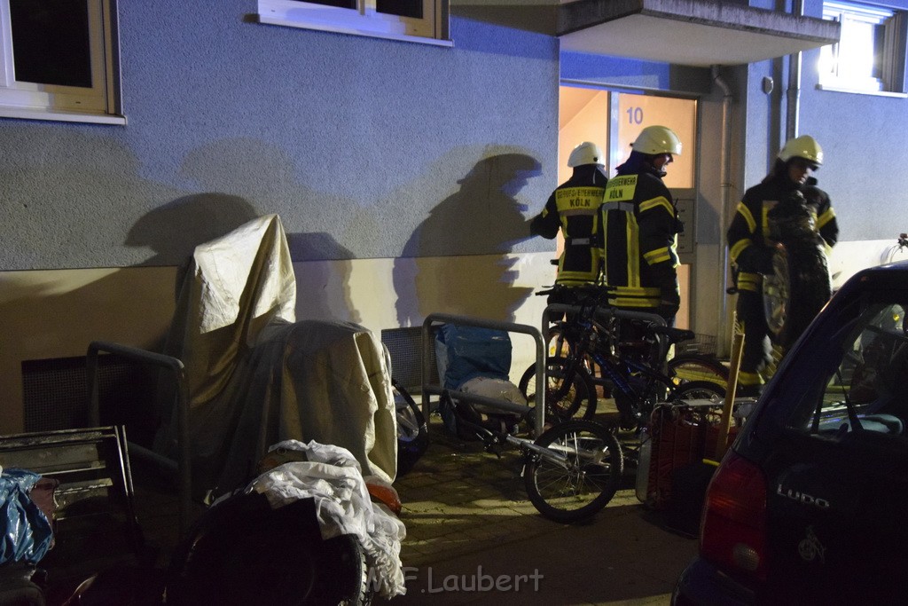 Feuer 2 Y Kellerbrand Koeln Ostheim Ruppinerstr P143.JPG - Miklos Laubert